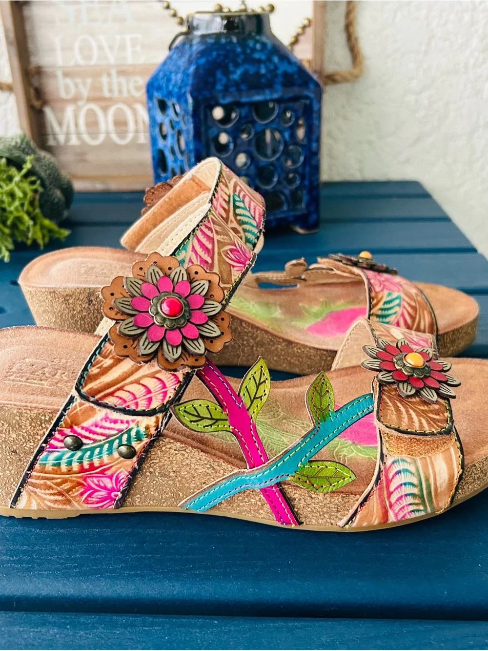 L'ARTISTE Moai Sandals